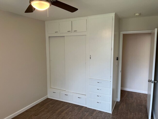 Building Photo - Charming 1 Bedroom unit, completely remodeled with In-Unit Washer/Dryer!