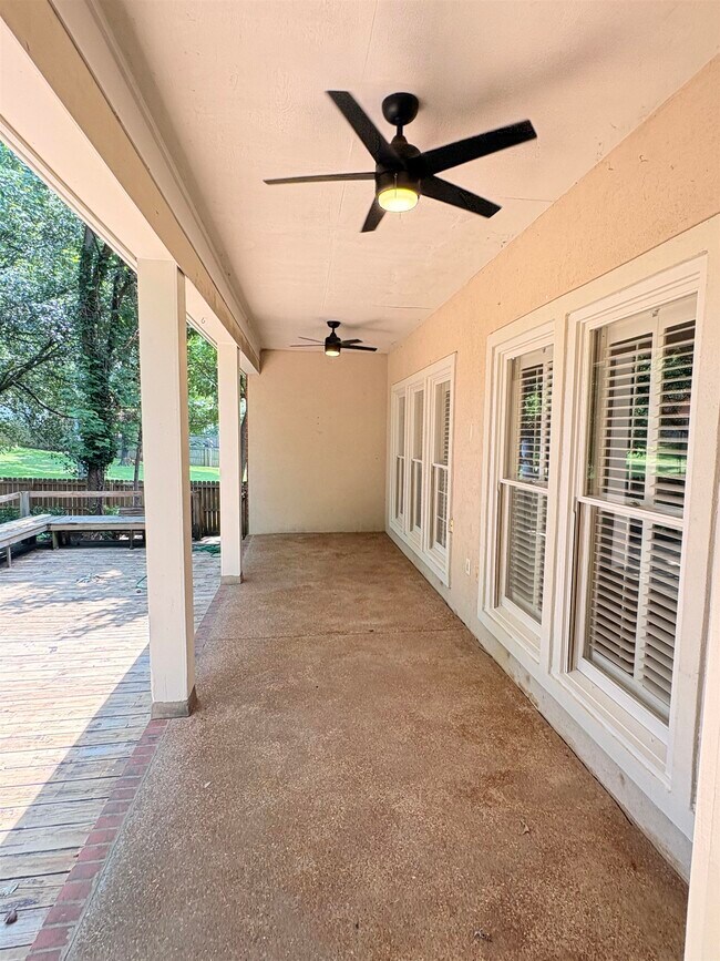 Building Photo - 1850 Wood Oak Dr