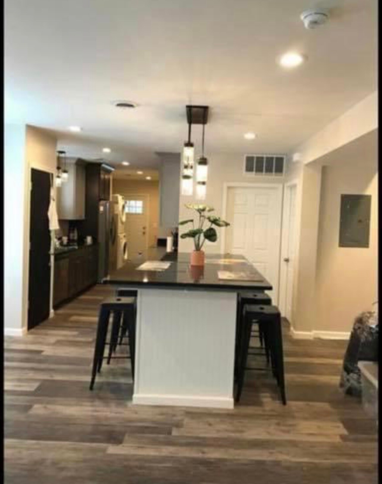 Building Photo - 99 Chapin St