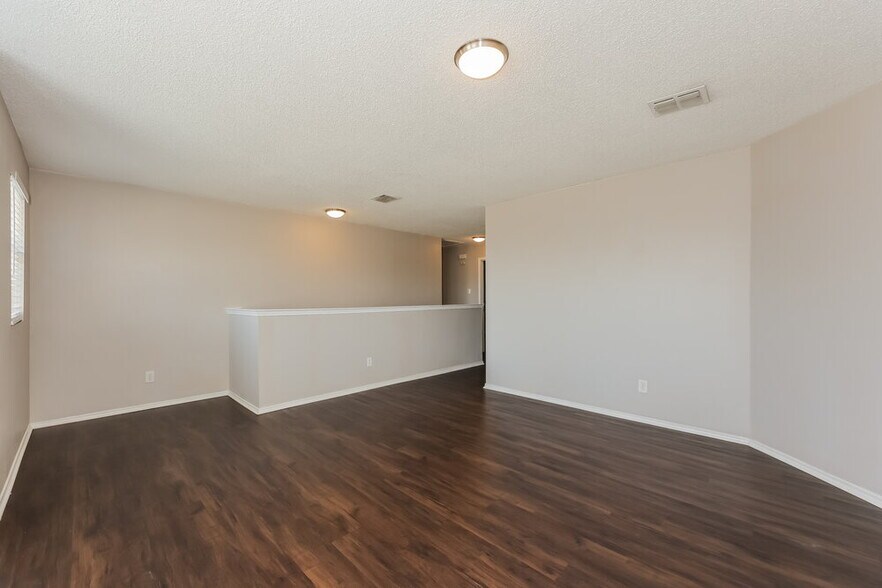 Building Photo - 8750 Gray Fox Ct