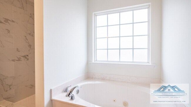 Building Photo - 102 Millbury Way