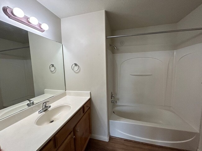 Building Photo - 3 Bedroom 2.5 Bathroom Condo-Pool-Clubhous...