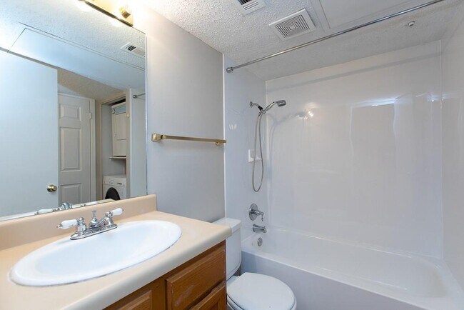 Building Photo - 3115 Helms St