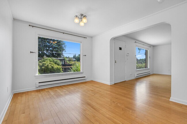 Building Photo - 3bd/1.75ba Seattle House