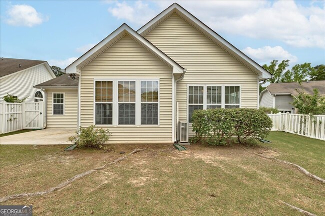 Building Photo - 1033 Pinehurst Dr