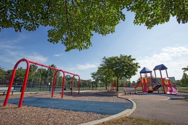 Building Photo - 1671 E Greenbriar Dr