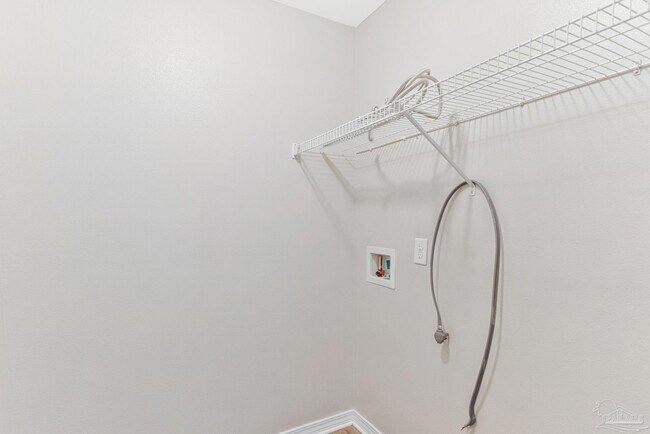 Building Photo - 5441 Pescara Dr