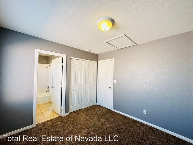 Building Photo - 5 br, 3 bath House - 4353 Silver Bay St