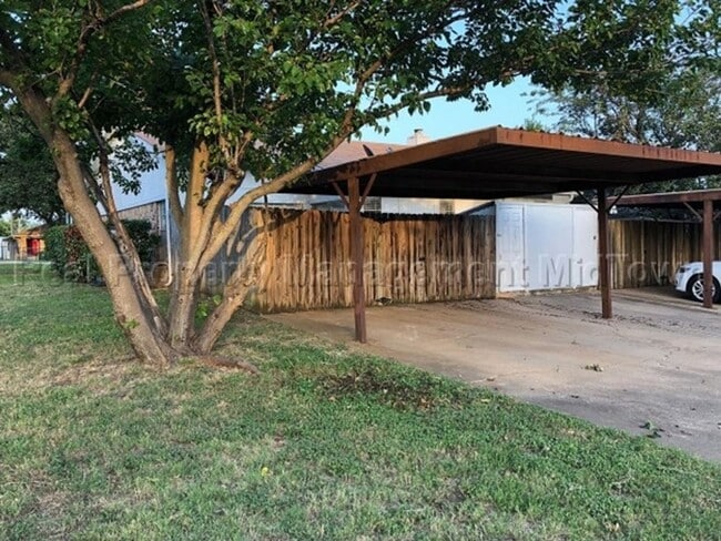 Building Photo - 536 Guerin Dr