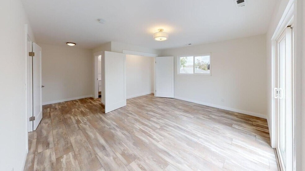 Building Photo - 116 Daphne Way