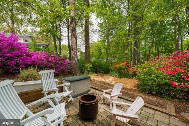 Building Photo - 10906 Carters Oak Way