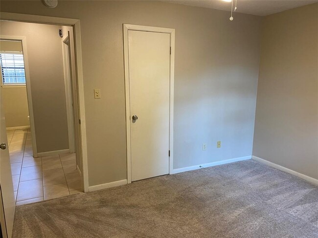 Building Photo - 3011 Sand Dr