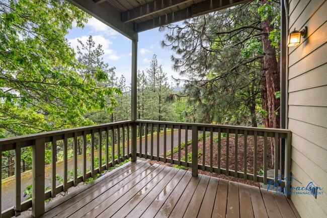 Building Photo - Stunning 3-Bedroom Home with Breathtaking ...