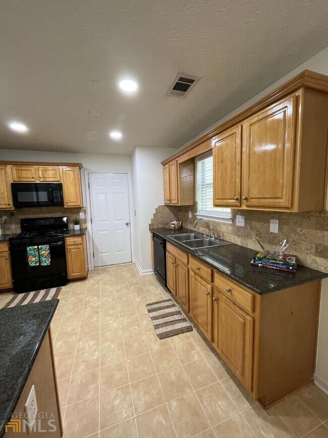 Building Photo - 1320 Gates Cir SE