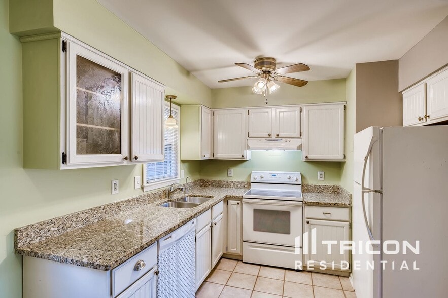 Building Photo - 10803 Glade Ct