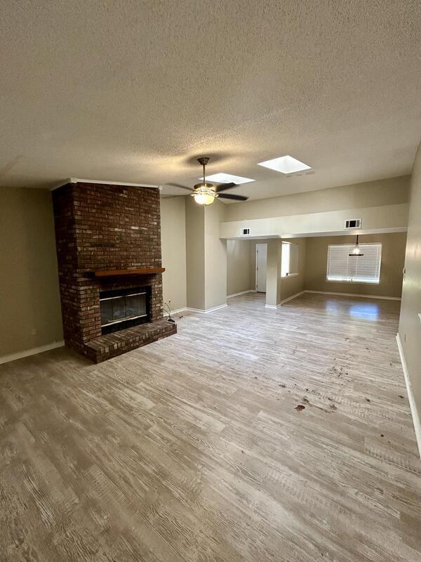 Building Photo - 218 Yellow Pine Ct