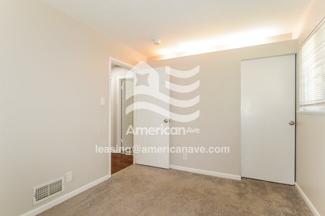 Building Photo - 221 Mc Alpine Dr