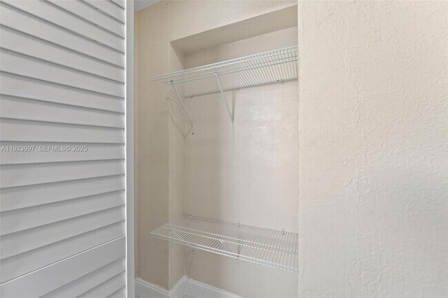 Building Photo - 2634 Sheridan St