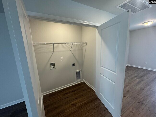 Building Photo - 141 Carr Ln