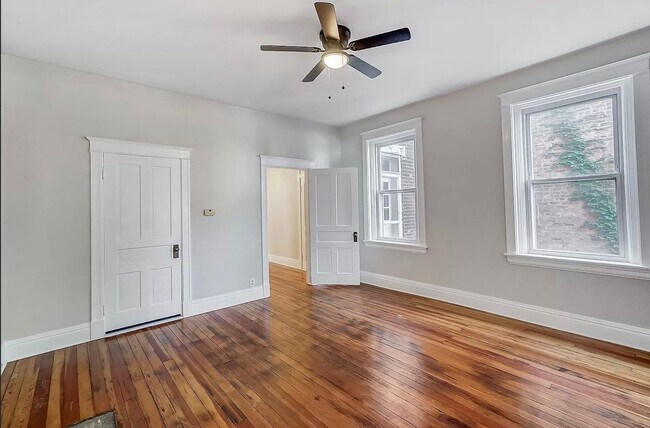 Building Photo - 2364 Victor St