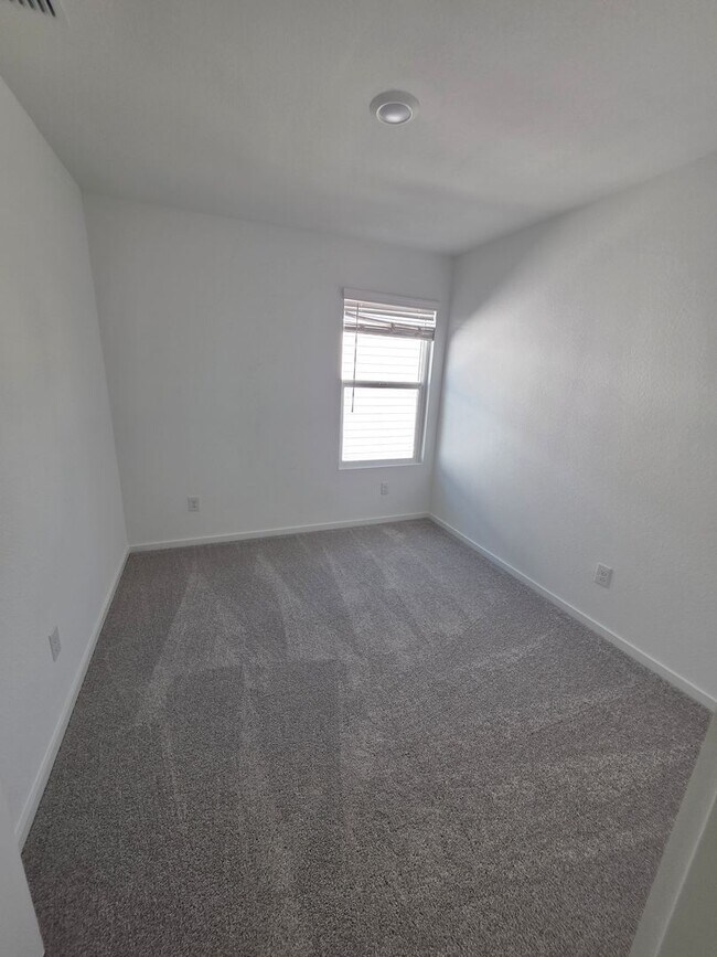 Building Photo - New Build Perfection: 3 Bedroom, 2.5 Bath ...