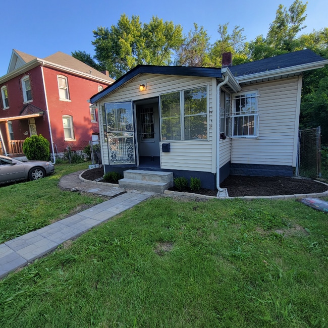Primary Photo - 3540 Market Ave