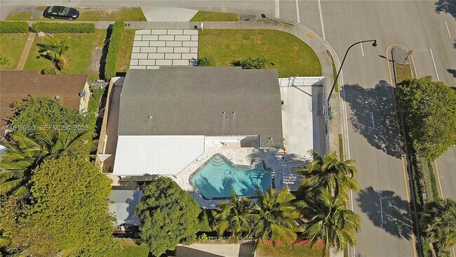 Building Photo - 15440 SW 102nd Pl