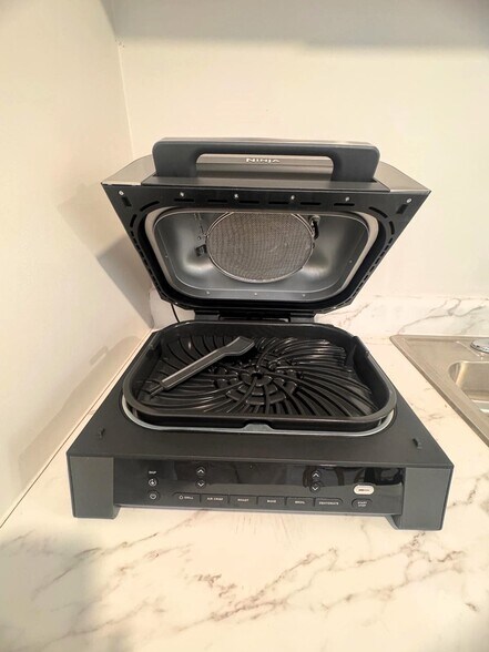 Building Photo - 39 Cottage St