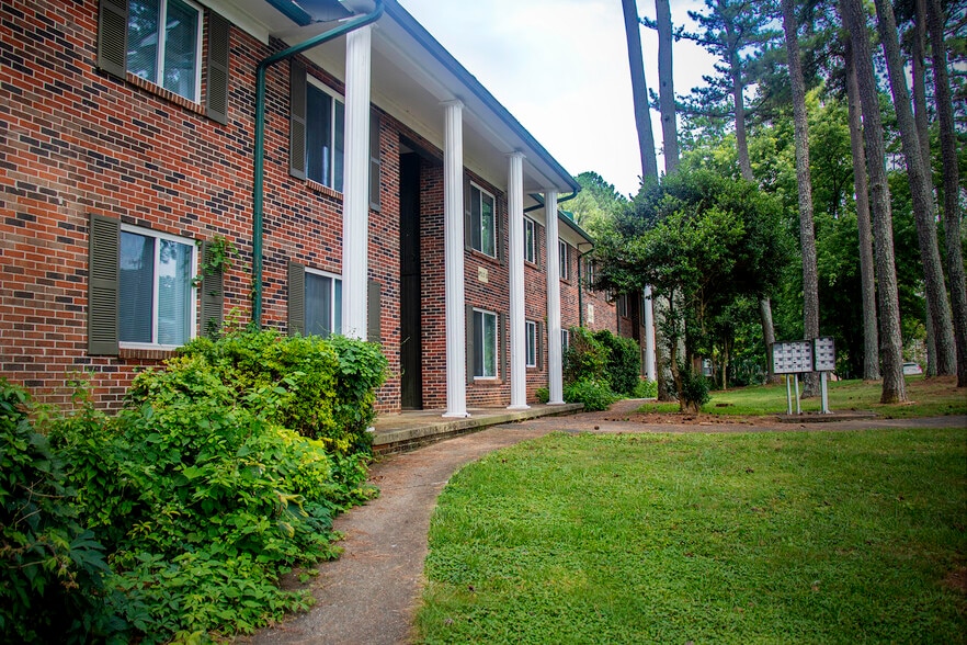 Front view - Windy Lakes Apartments
