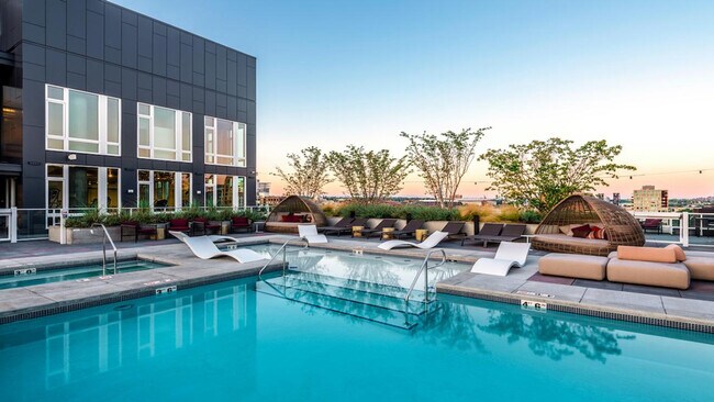 Building Photo - 1430 NW Hoyt St