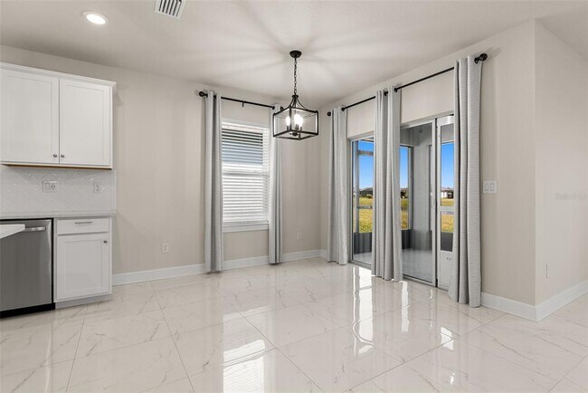 Building Photo - 9256 Royal River Cir