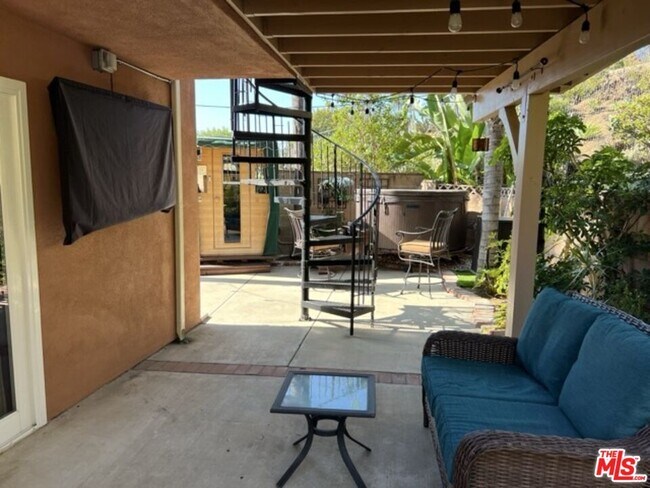 Building Photo - 729 Kenmore Cir