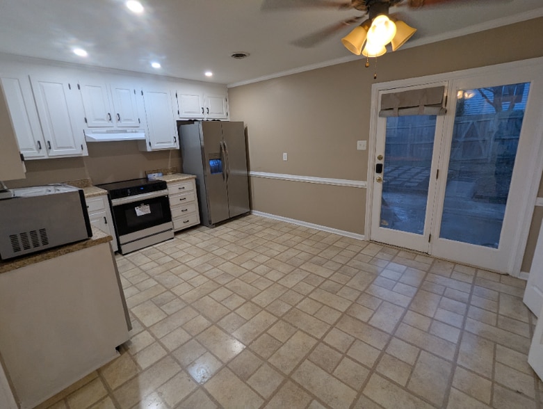 Building Photo - 7813 Provincetown Dr