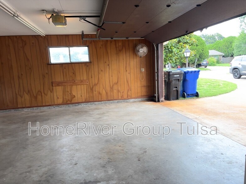 Building Photo - 1814 S Ash Pl