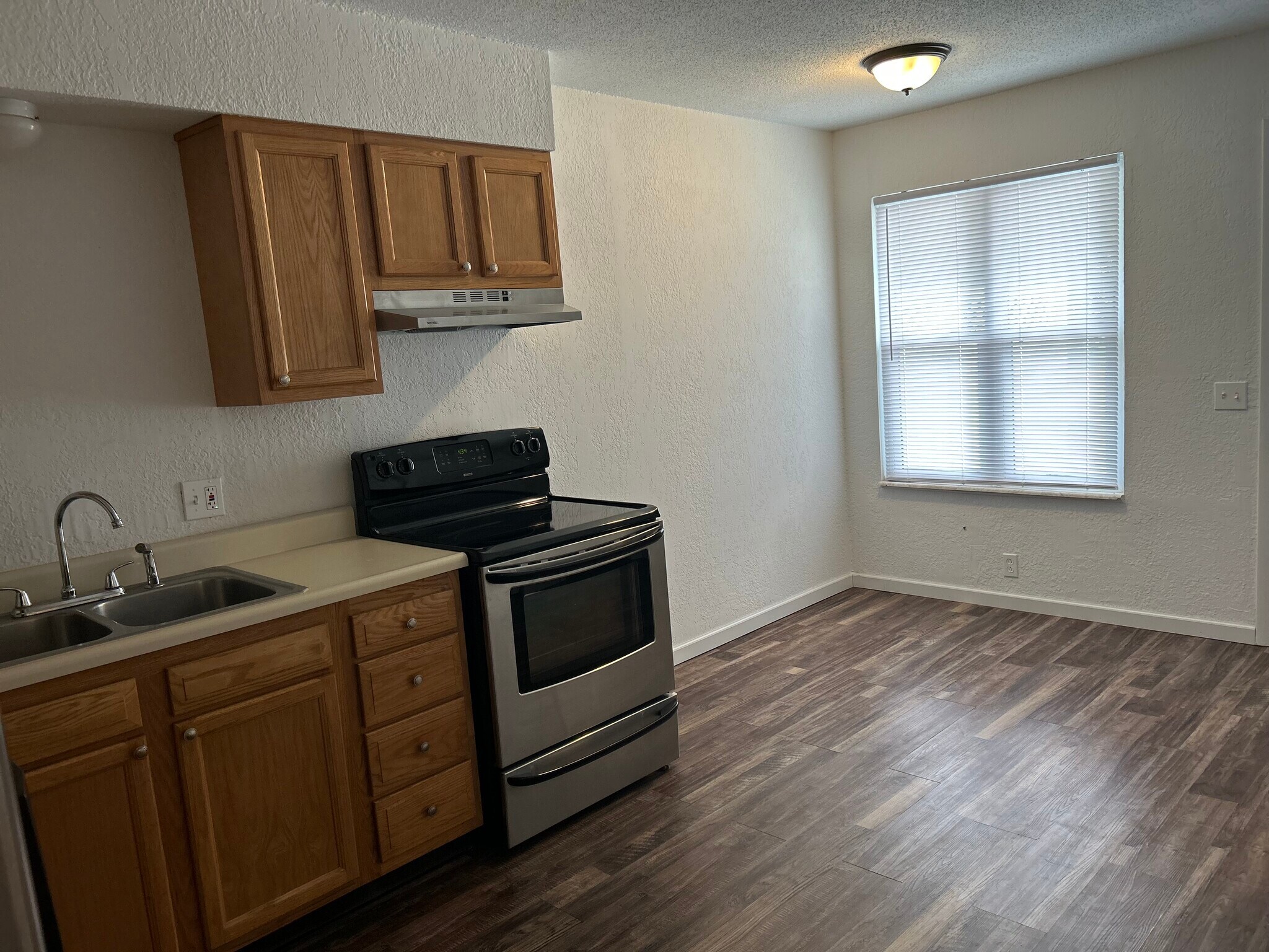 Kitchen - 211 Smith Rd