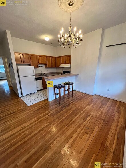 Primary Photo - 10 Milford St