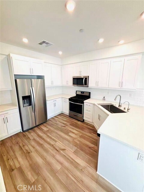 Building Photo - 42 Harmony Dr