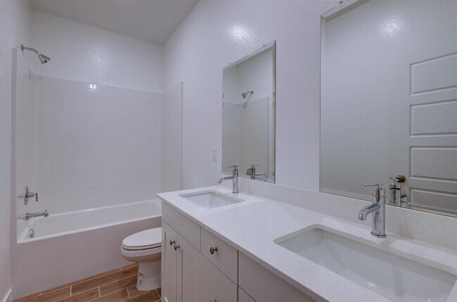 Building Photo - 905 Plum Tree Ave