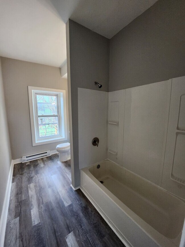 Building Photo - 818 Walnut St