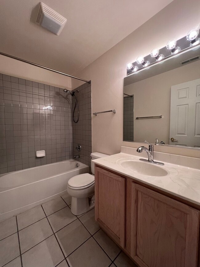 Building Photo - 554 Prestwick Ln