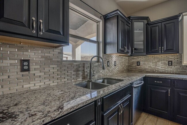 Building Photo - Beautiful East side House
