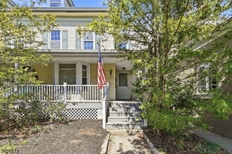 Building Photo - 104 Maple Ave