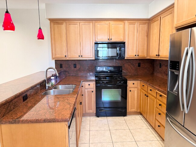 Building Photo - 207 Heligan Ln