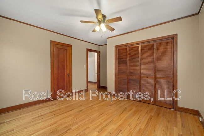 Building Photo - 316 E 20th St
