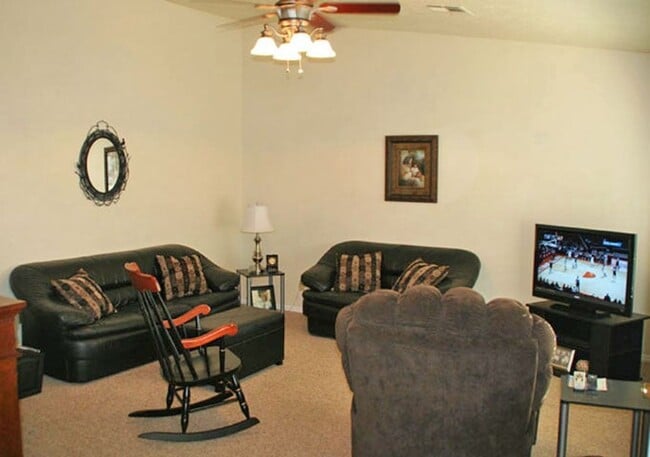 Building Photo - 38 E 200 S
