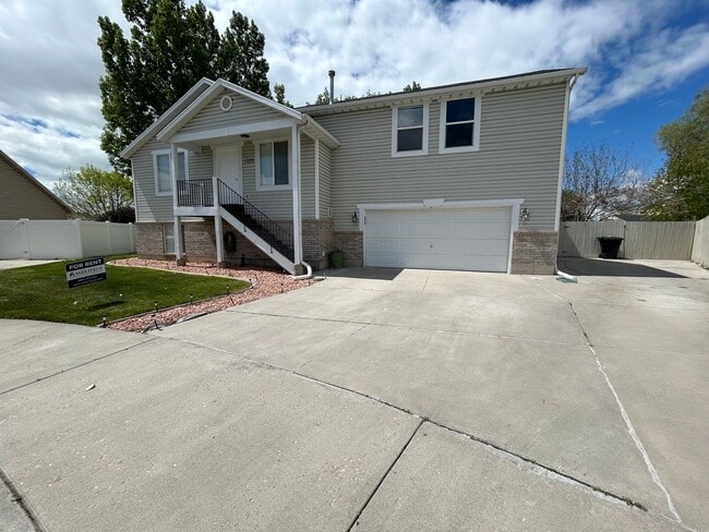 Building Photo - 4 Bedroom 4 Bathroom Home in Provo, Utah!