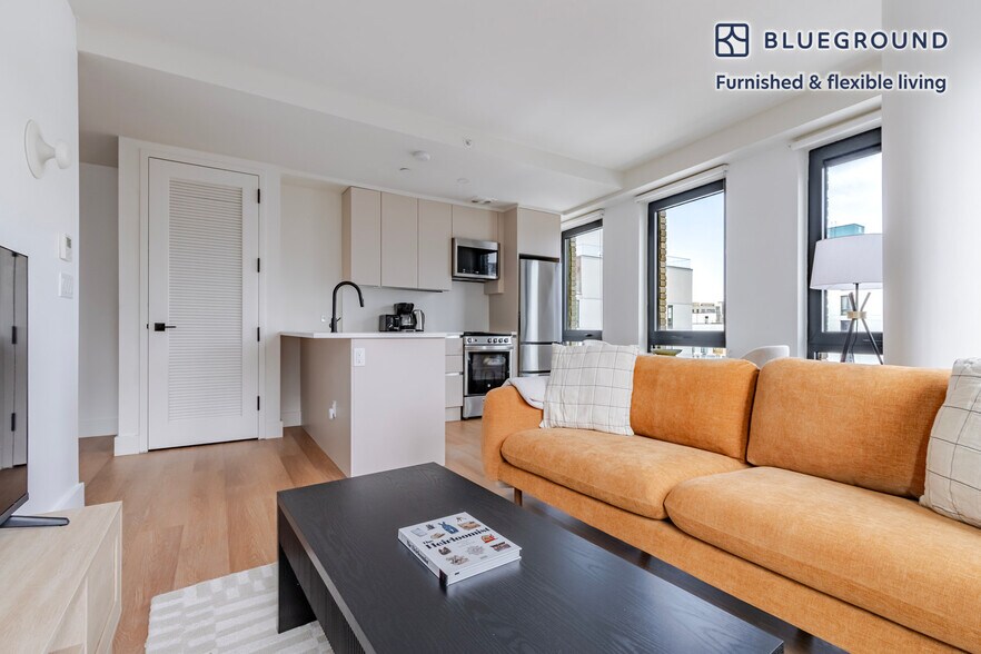 Building Photo - 130 Hope St