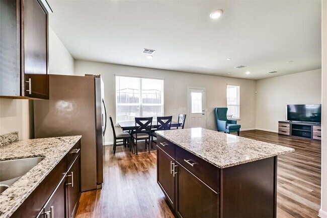 Building Photo - 11627 Braemar Village Dr