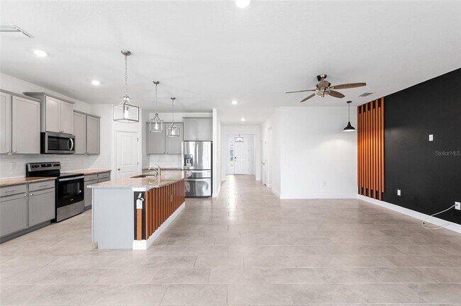 Building Photo - 33034 Sand Creek Dr