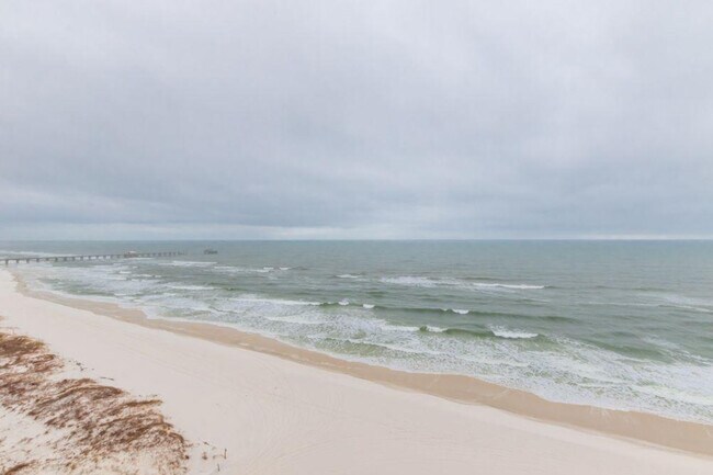 Building Photo - 561 E Beach Blvd